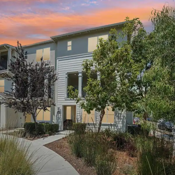 DESIRABLE BAYSHORES CORNER FORMER MODEL TOWNHOME