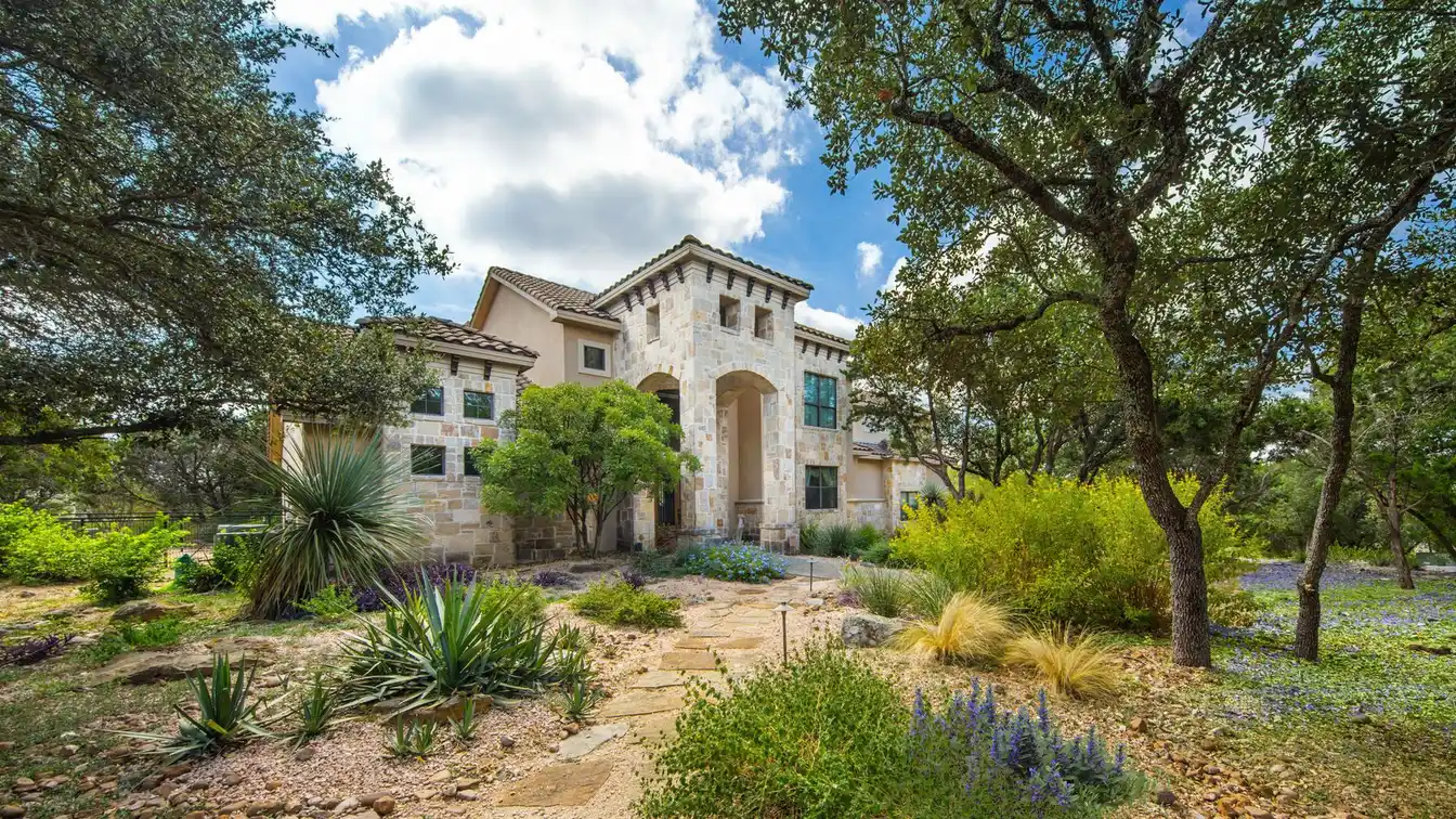 Beautiful Hill Country Home in Gated Shadow Canyon
