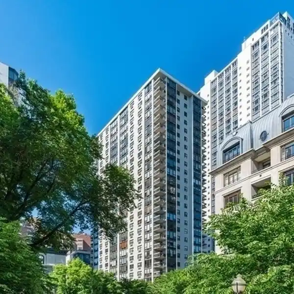 PENTHOUSE PERFECTION WITH PANORAMIC LAKE AND CITY VIEWS