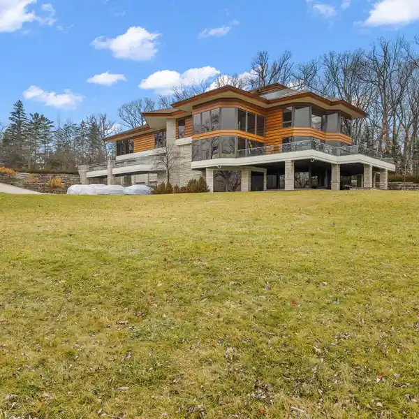 SPECTACULAR EIGHT-ACRE PROPERTY ON WALNUT LAKE