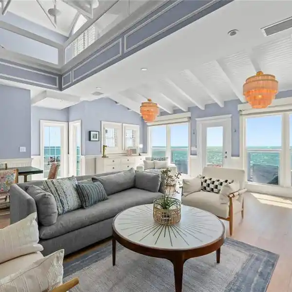 DIRECT GULF-FRONT BEACH COTTAGE ON CAPTIVA ISLAND