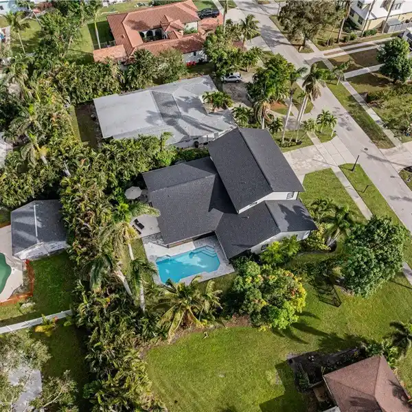 ENTERTAINER'S DREAM ON PRESTIGIOUS COCONUT DRIVE
