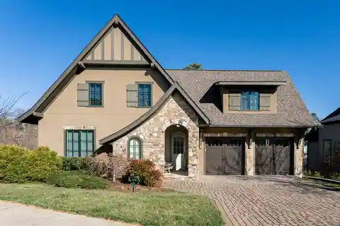 Like-new Custom Residence in the Gated Villages of Thoms Estate