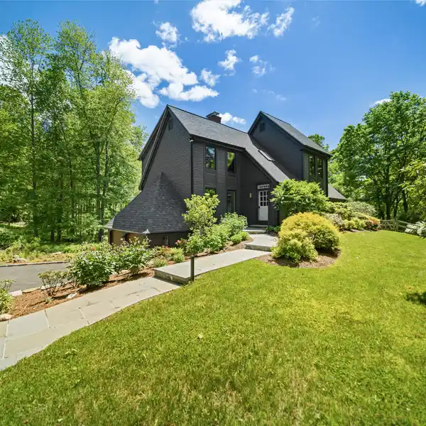 ONE-OF-A-KIND COUNTRYSIDE COMPOUND
