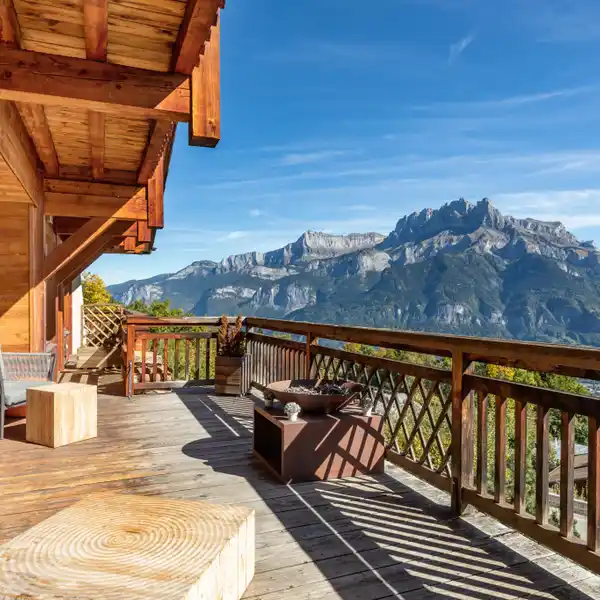 MAGNIFICENT CHALET WITH MAJESTIC VIEWS OVER THE SURROUNDING MOUNTAINS
