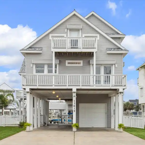 PRECISELY LOCATED GEM WITH BREATHTAKING VIEWS