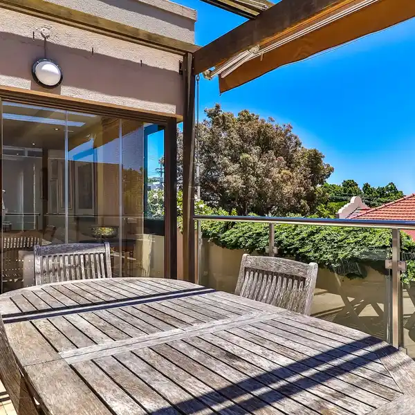 FAMILY LIVING WITH GREAT ACCOMMODATION IN AVENUE DES HUGUENOTS