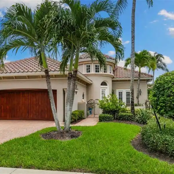 REFINED LIVING IN PRESTIGIOUS FIDDLER'S CREEK