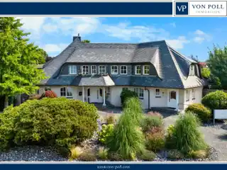 Comprehensively Modernized Architect's Villa