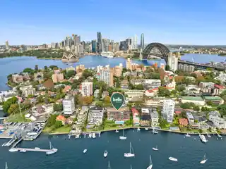 Beautifully Appointed Waterfront Apartment