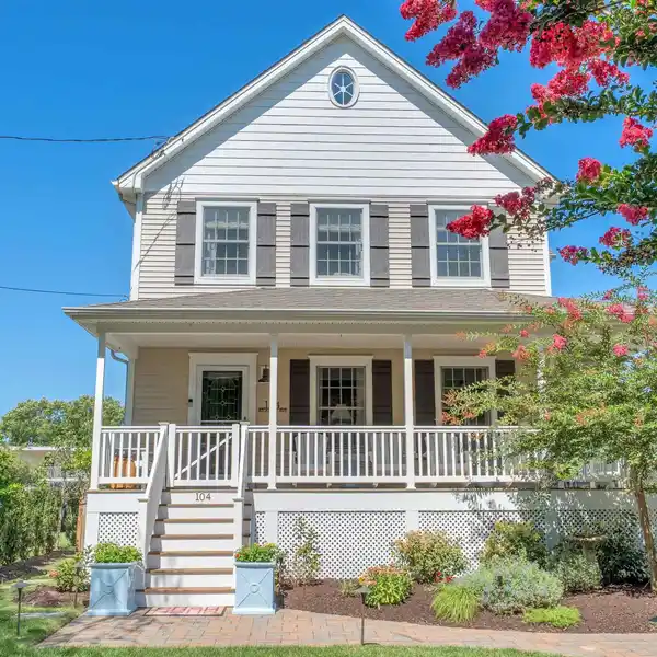 UPDATED HOME CLOSE TO ALL THE ACTION