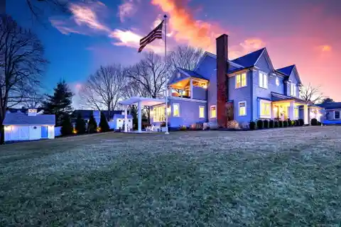 New England Colonial with Breathtaking Gulf Pond Views