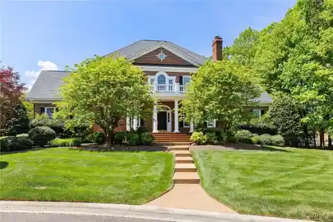 Meticulously Maintained Colonial on a Double Lot