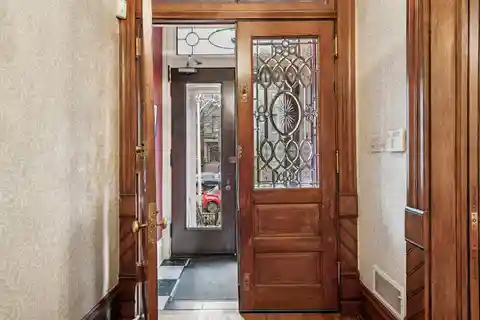 Awe-Inspiring Victorian in the Heart of Lincoln Park