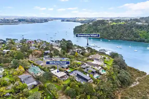 Spacious Greenhithe Home Steps from the Wharf