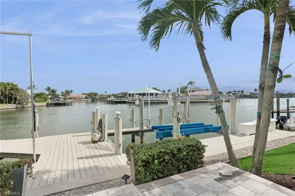 Gorgeous Open Plan Waterfront Home