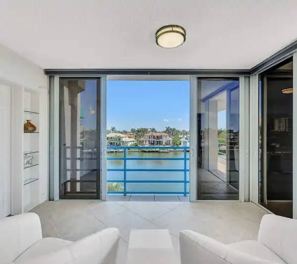 BEAUTIFULLY APPOINTED PENTHOUSE END UNIT