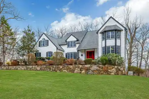 Classic Colonial on 4.41 Acres