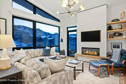 Serene Mountain Living Experience