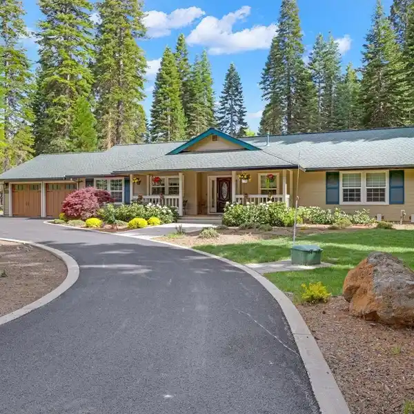 RARE MOUNTAIN DREAM HOME