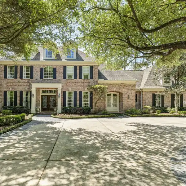 EXCEPTIONAL BRICK TRADITIONAL IN BUNKER HILL