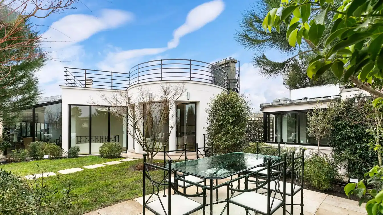 Exceptional Duplex Penthouse in a Beautiful Building