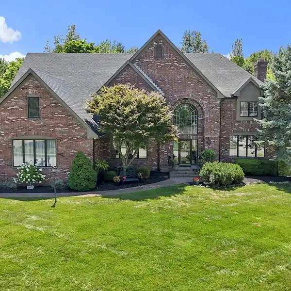 WOODFIELD BEAUTY BACKING TO SERENE NATURE PRESERVE