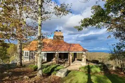 Outdoor Entertaining Spaces with Breathtaking Views