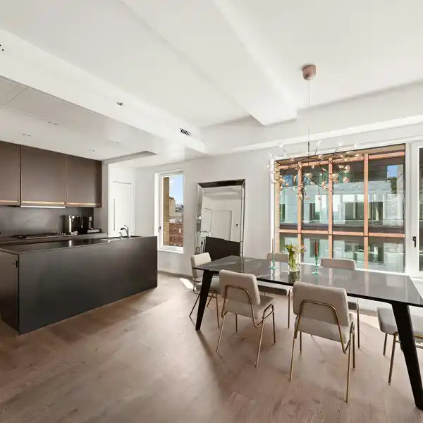 LARGE LIGHT-FILLED CORNER UNIT