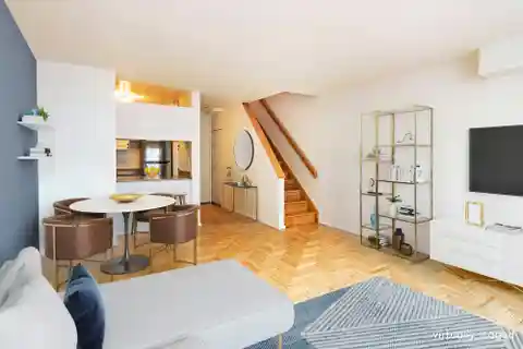 Sun-filled Duplex One Bedroom Oasis