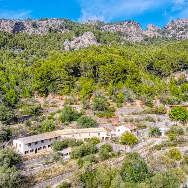 EXCLUSIVE PROPERTY IN A UNIQUE ENCLAVE