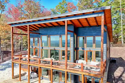 Modern Elegance in the Peaceful North Georgia Mountains