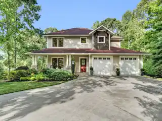 Lakefront Luxury with Stunning Panoramic Views