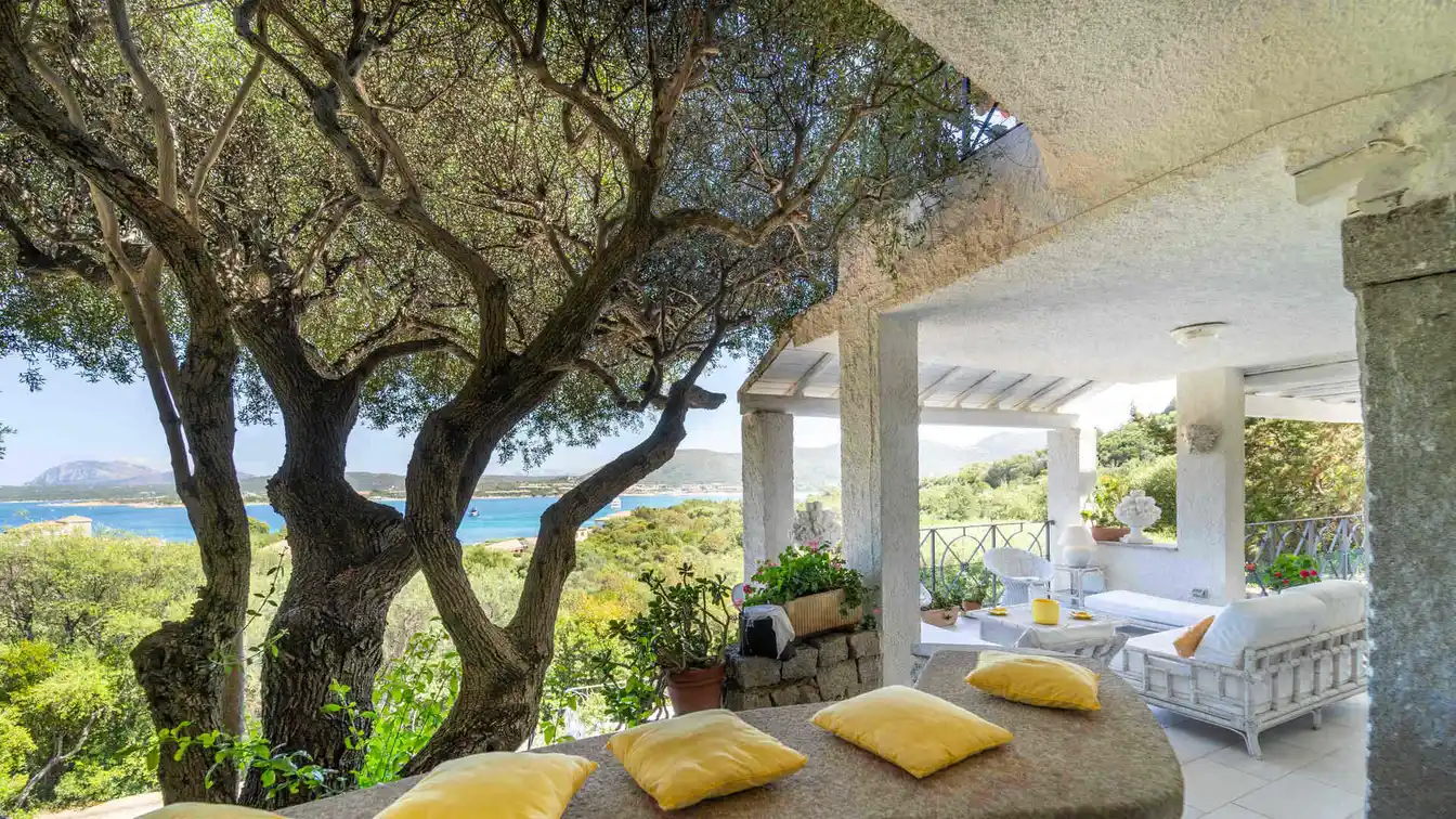 Spectacular Residence with Sparkling Bay Views