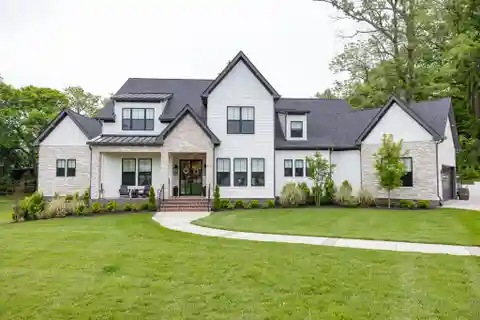 Upgraded Modern Farmhouse in Vale Creek