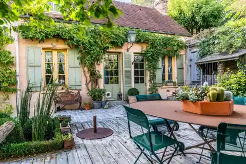 Delightful Mid 19th Century Property