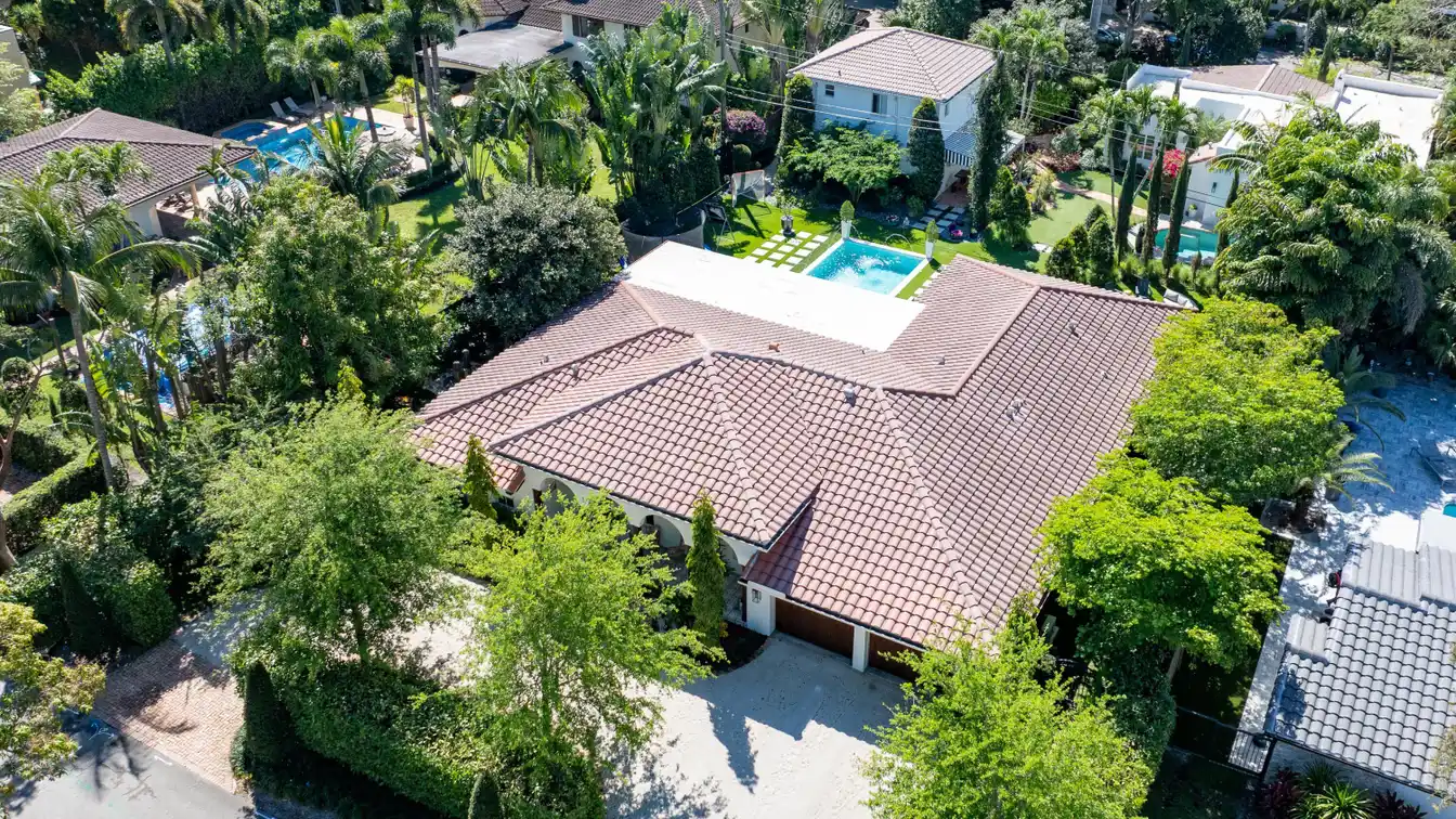 Compound Estate in Coveted Old Floresta