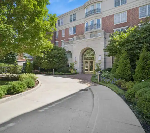 SIMPLY STRIKING & PALATIAL CONDO