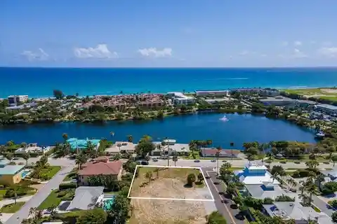 Oversized Lot in Juno Beach