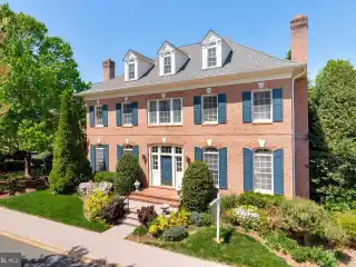 Elegant Mclean Estate with Designer Finishes