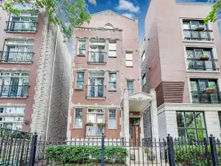 Modern Luxury Meets Classic Charm in Lincoln Park