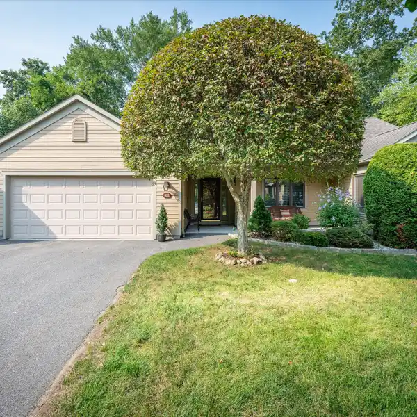 THE GRAND DAME OF HERITAGE HILLS