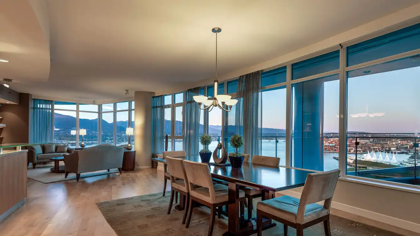 Spectacular Waterfront Sub-penthouse Unit