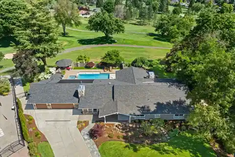 Stunning Home on the Rogue Valley Country Club Golf Course