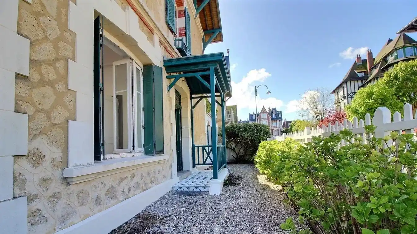 Bright Home in the Heart of the Golden Triangle
