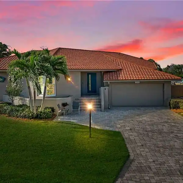 BEAUTIFULLY REDESIGNED HOME IN SOUGHT-AFTER PALM ACRES