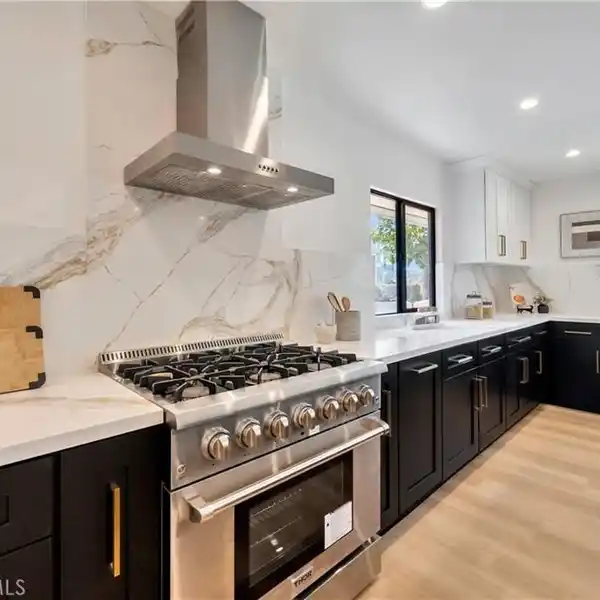 FULLY RENOVATED CORNER LOT GEM IN VISTA DEL ORO