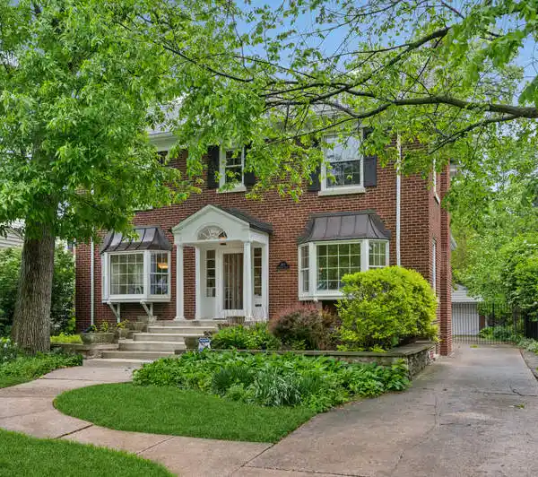 BEAUTIFULLY BRIGHT HOME IN PRIME RIVER FOREST