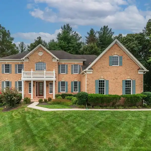 ELEGANT HOME ON A COVETED LOT IN WATERFORD FARM