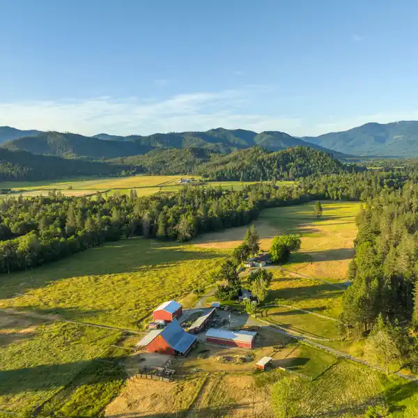 RARE RANCH IN THE APPLEGATE VALLEY